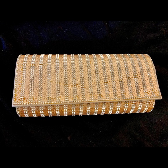 Handbags - Gold Sparkly Formal Clutch!✨NWOT!